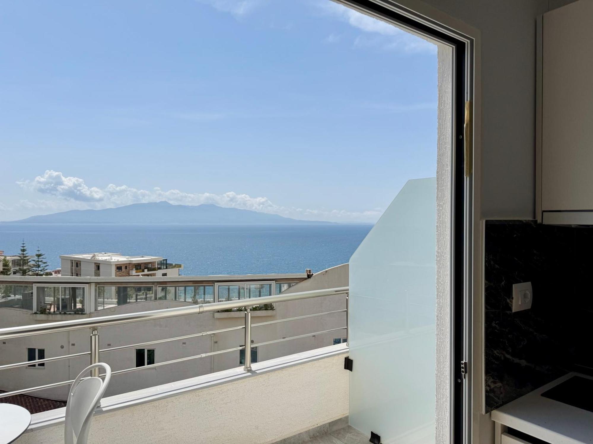Gjoka Apartments, In Front Of Bougainville Bay Саранда Экстерьер фото